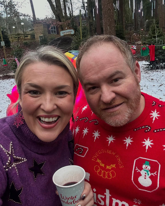 Burgundy glitter snowflake earrings - Trend Tonic