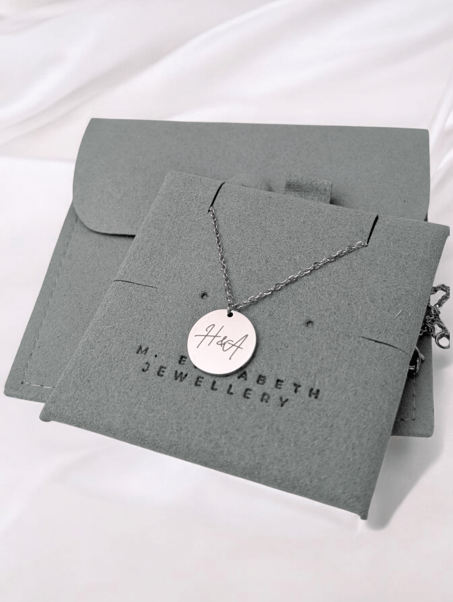 Custom engraved disc necklace - Trend Tonic