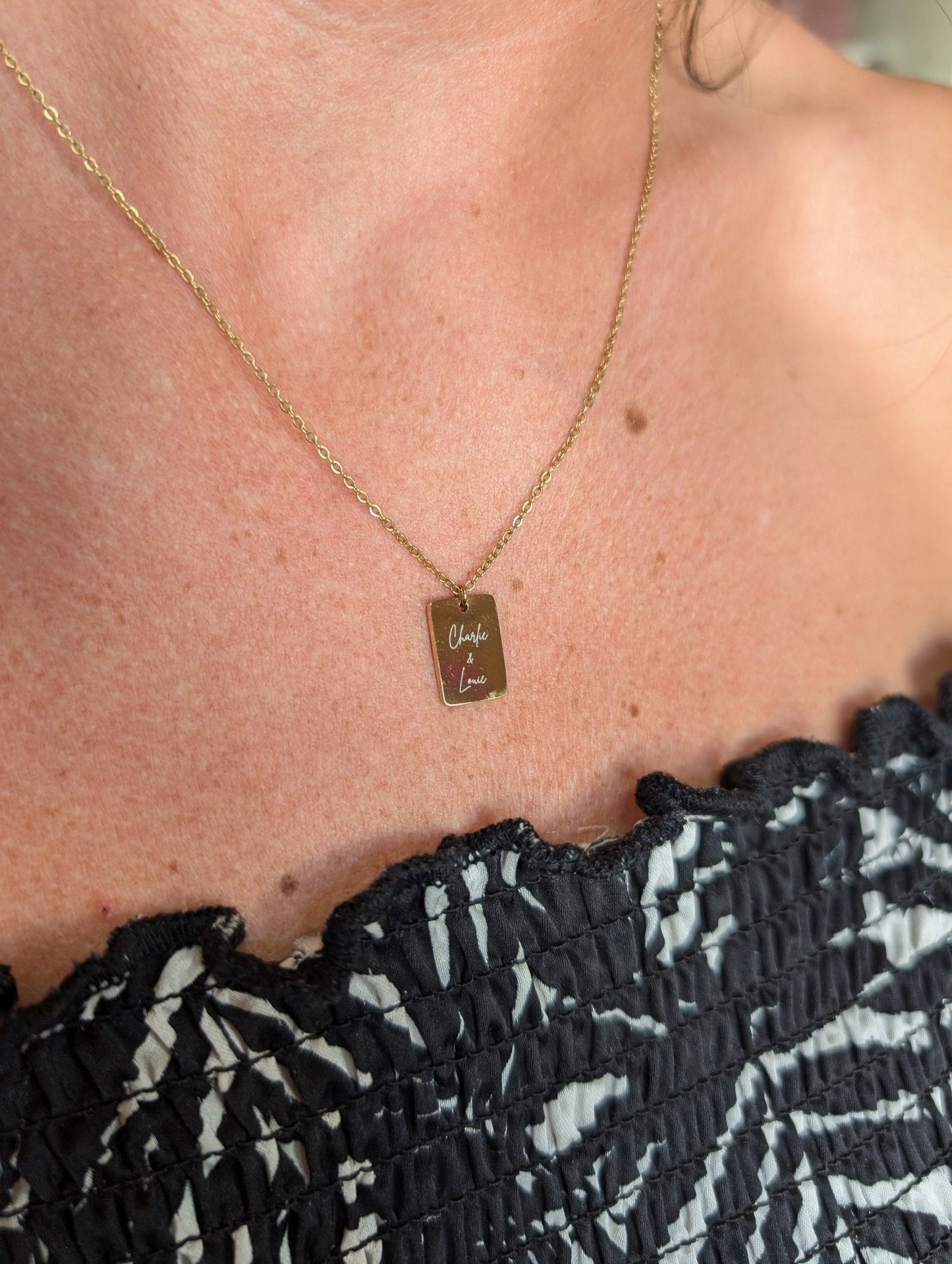 Custom engraved tiny tag necklace - Trend Tonic