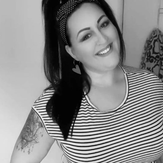 Gold Heart Hoop Earrings - Trend Tonic