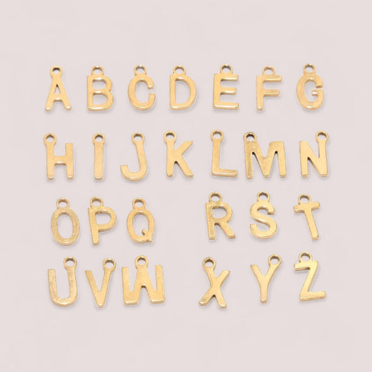 Gold initial letter charm - Trend Tonic