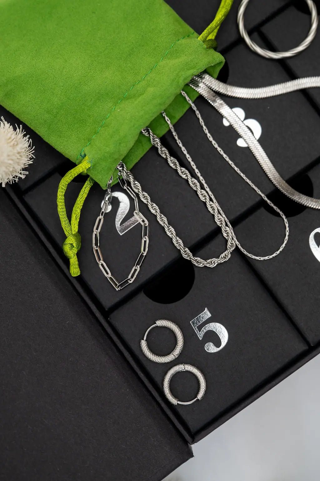 M. Elizabeth Jewellery 7 - Day Advent Calendar – Gold or Silver - Trend Tonic