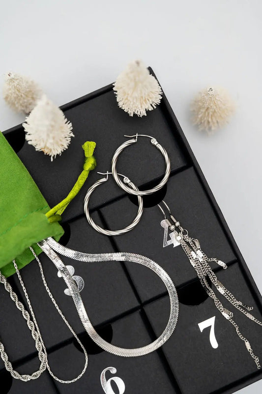 M. Elizabeth Jewellery 7 - Day Advent Calendar – Gold or Silver - Trend Tonic