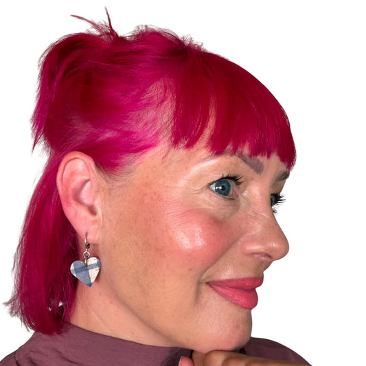 Mini plaid heart cork earrings - Trend Tonic