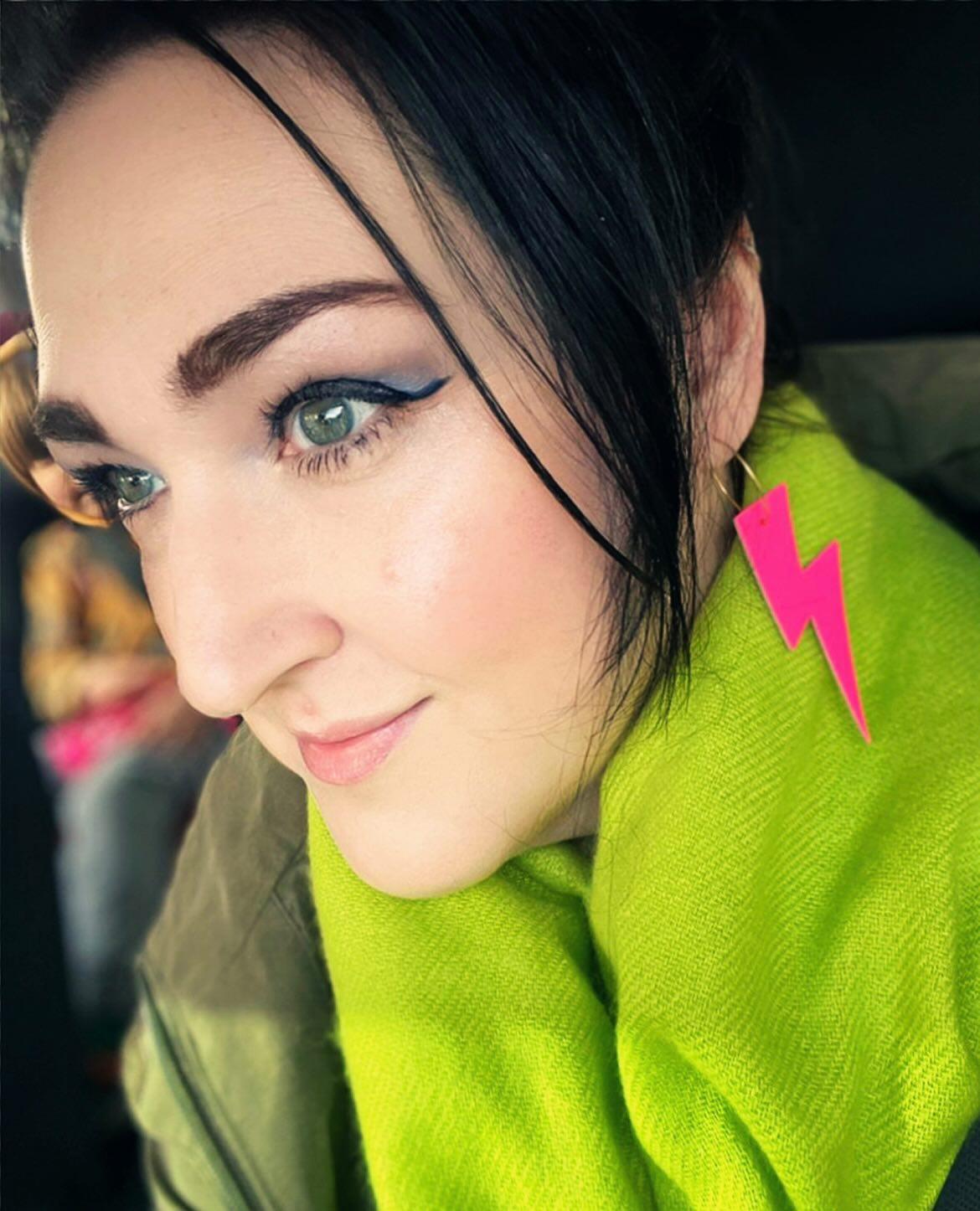 Pink neon cork lightning earrings trendtonic