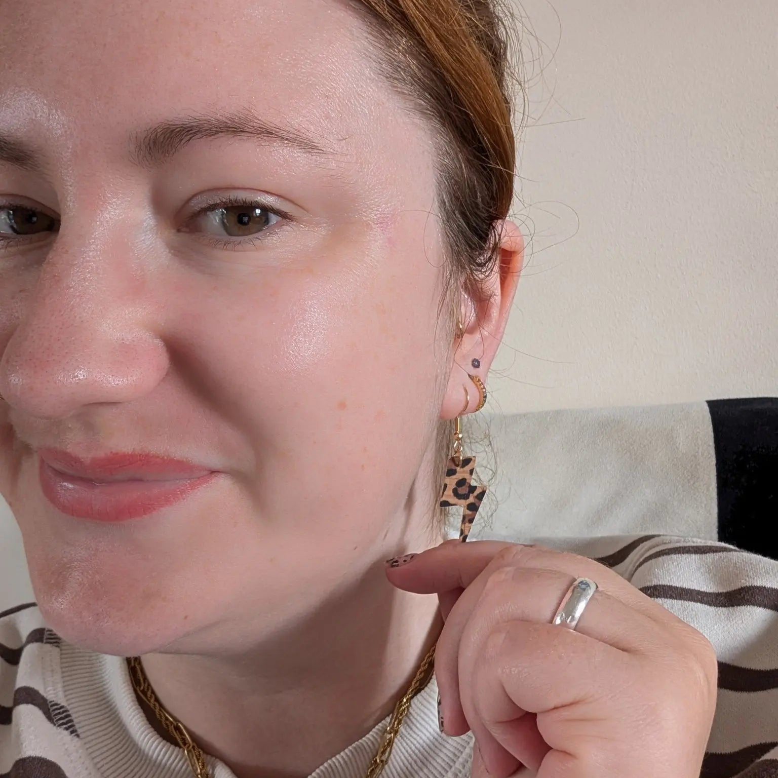 Mini leopard print lightning bolt earrings - Trend Tonic