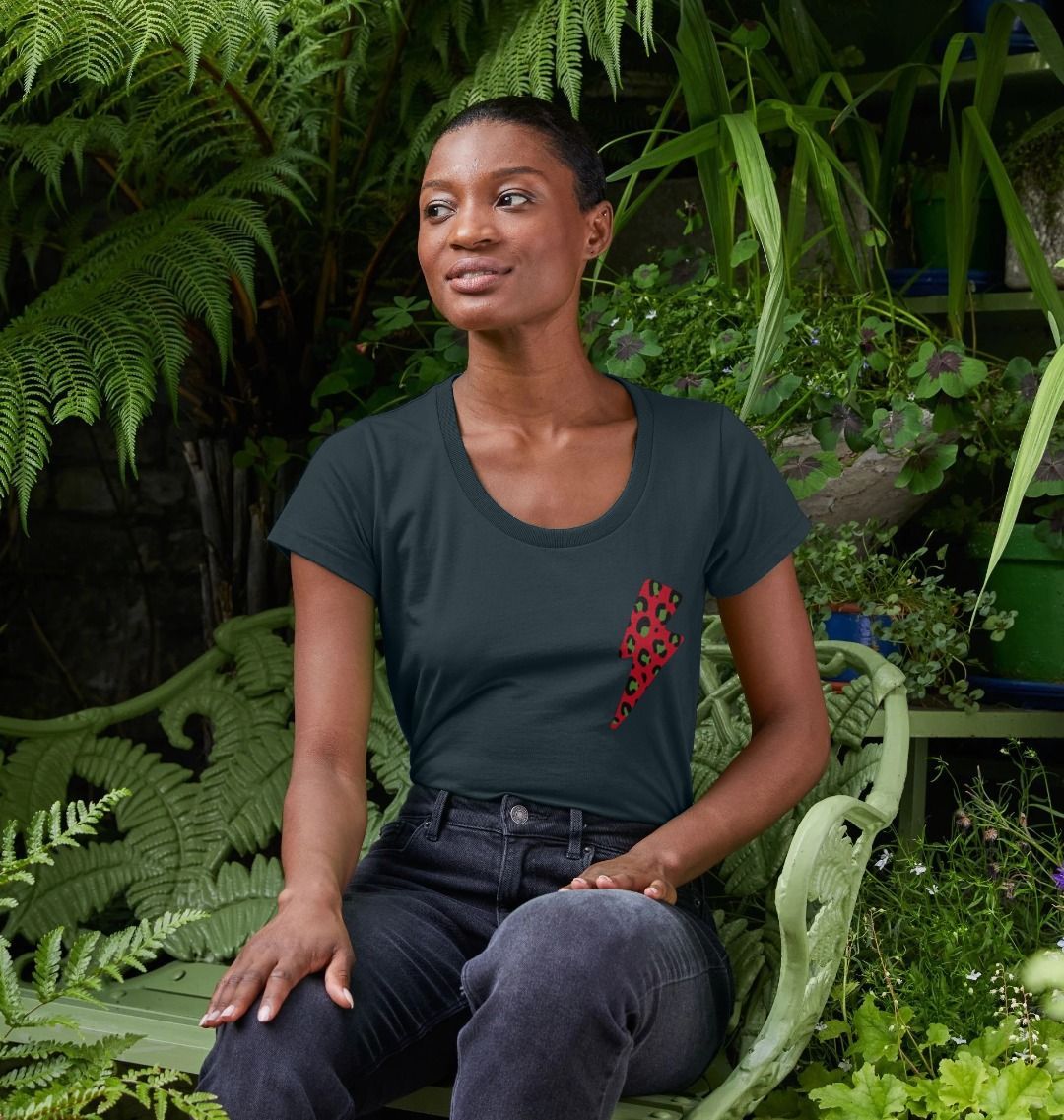 Christmas red and green leopard print lightning bolt scoop neck t-shirt - Trend Tonic