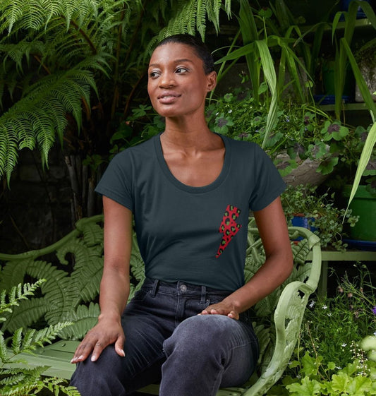 Christmas red and green leopard print lightning bolt scoop neck t-shirt - Trend Tonic
