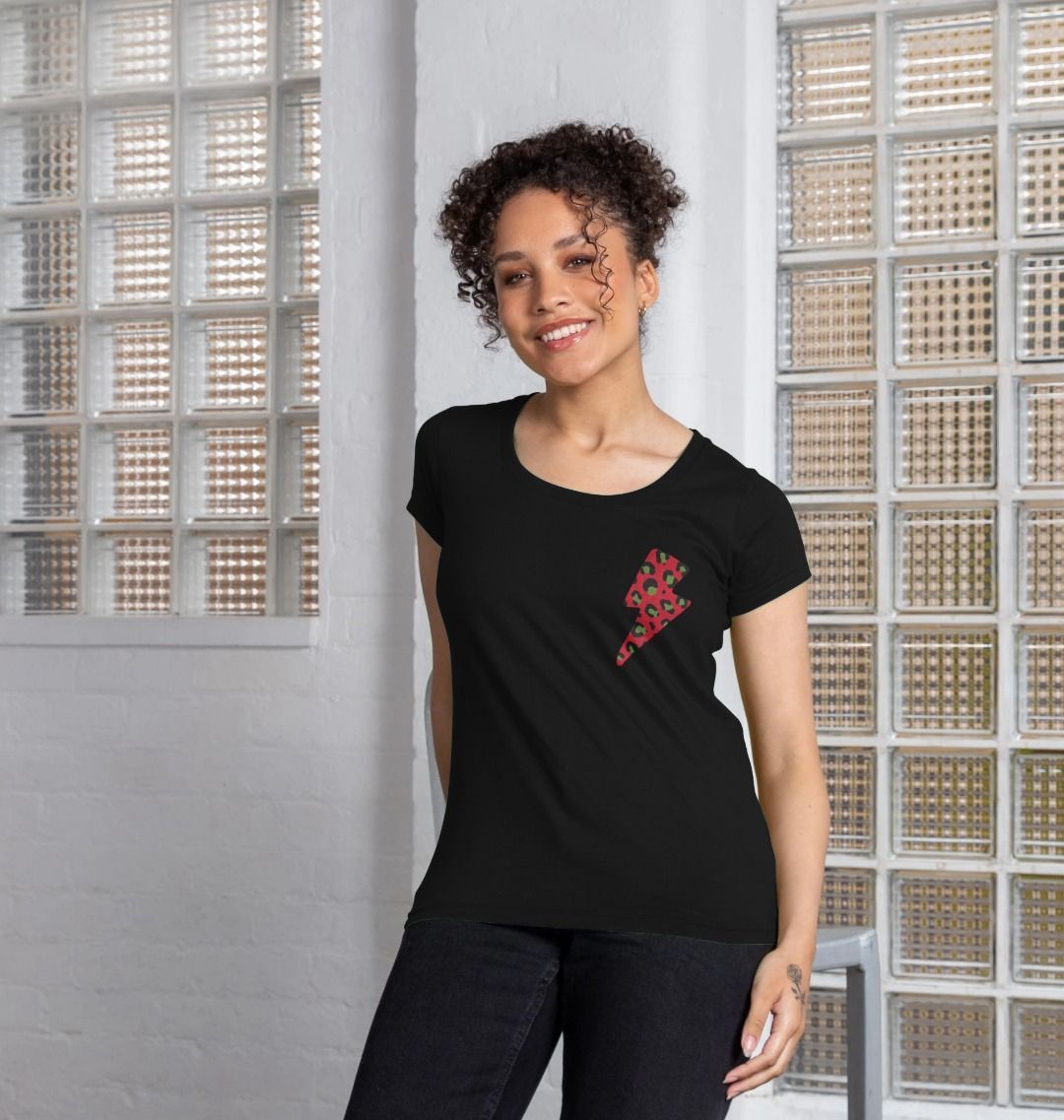 Christmas red and green leopard print lightning bolt scoop neck t-shirt - Trend Tonic