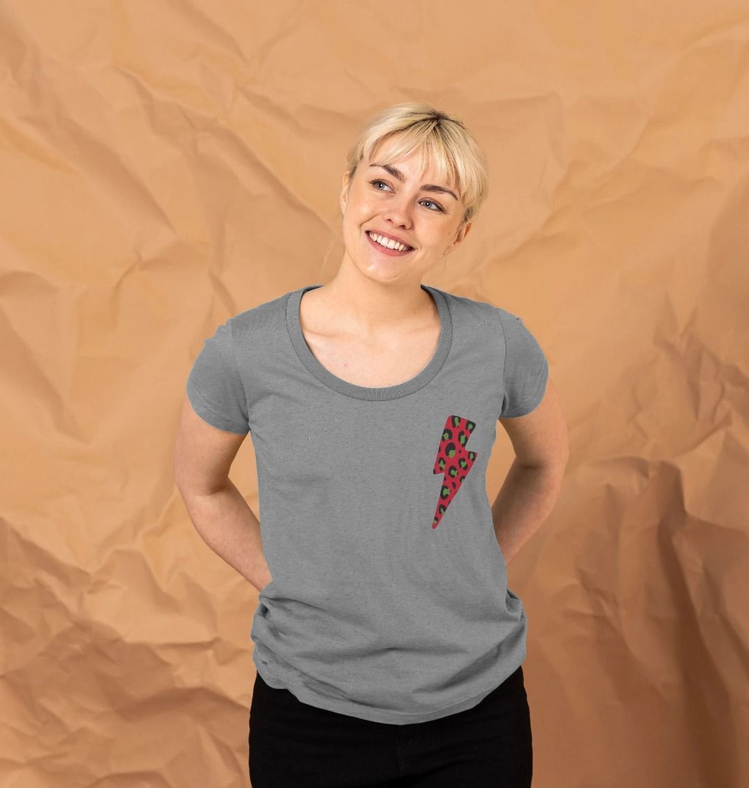 Christmas red and green leopard print lightning bolt scoop neck t-shirt - Trend Tonic