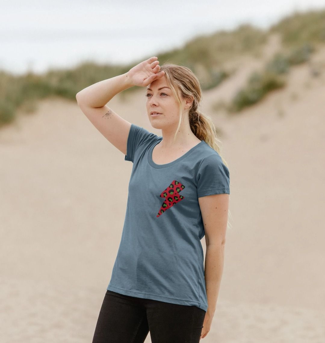 Christmas red and green leopard print lightning bolt scoop neck t-shirt - Trend Tonic