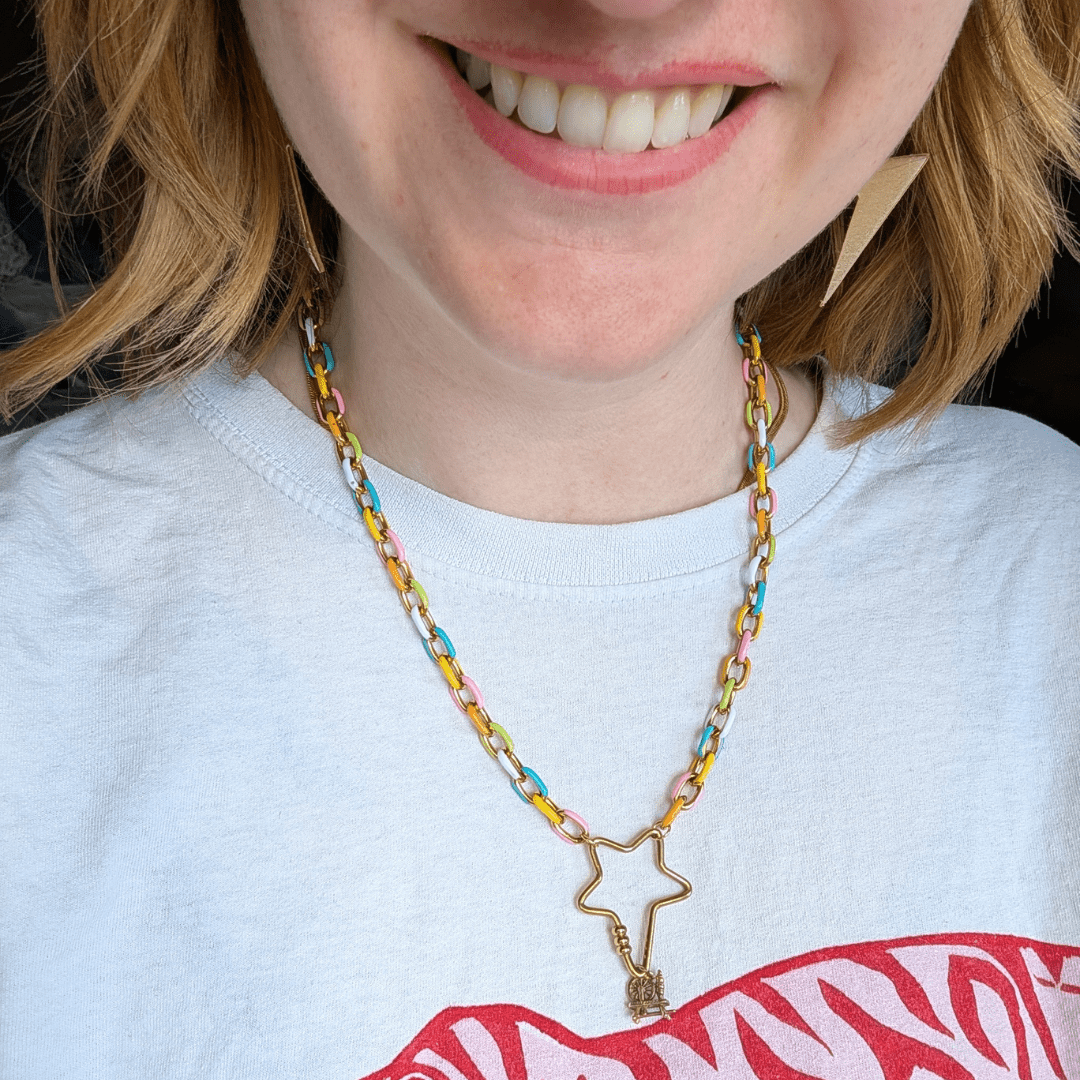 Colourful star carabiner necklace - Trend Tonic
