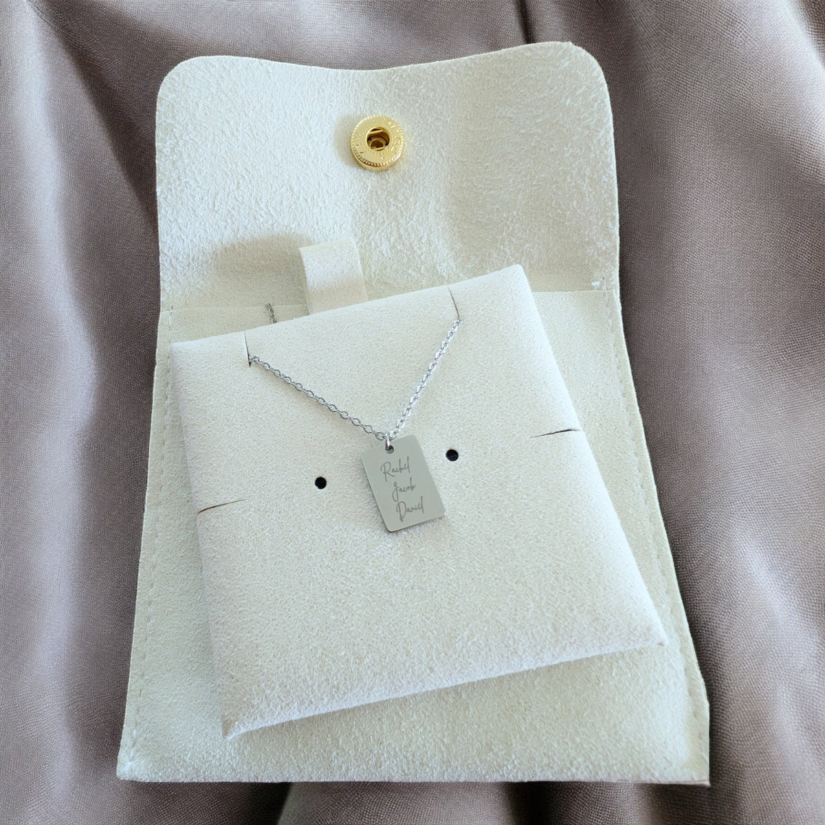Custom engraved tiny tag necklace - Trend Tonic