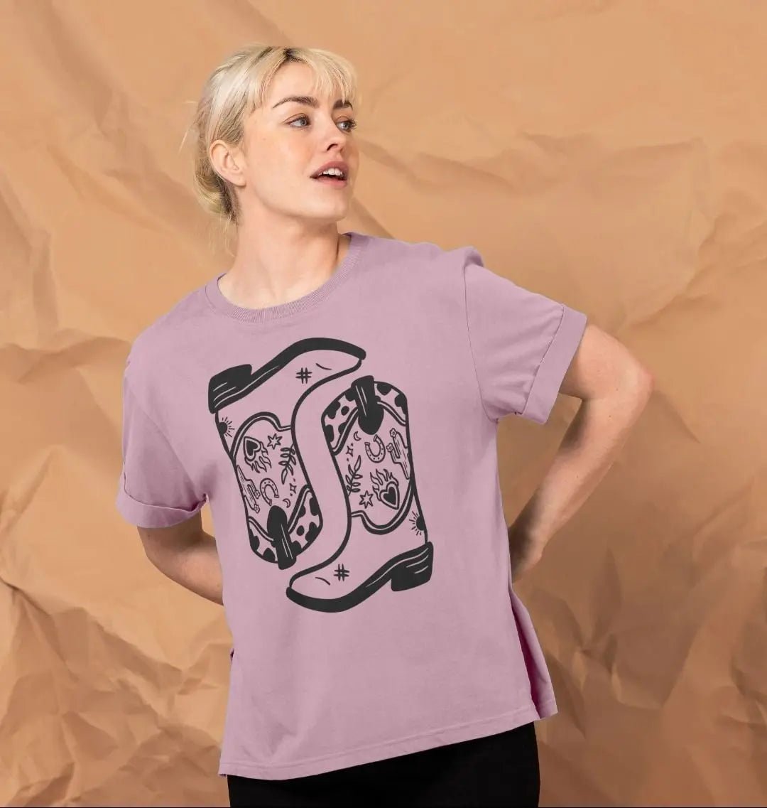 Double cowboy boot relax fit crew neck t-shirt - Trend Tonic