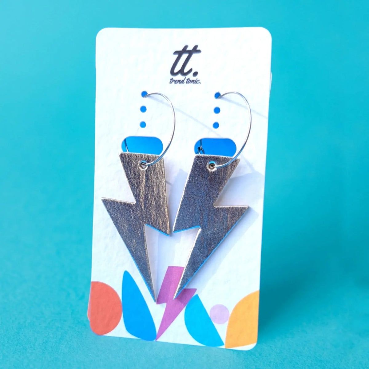 a pair of lightning bolts earrings on a white card