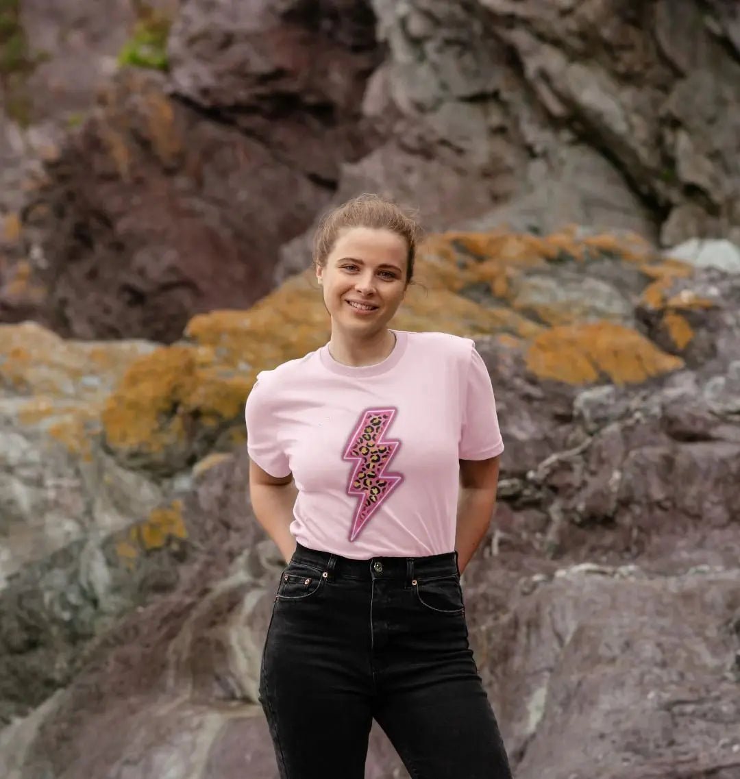 Electric pink leopard print lightning bolt crew neck t-shirt - Trend Tonic