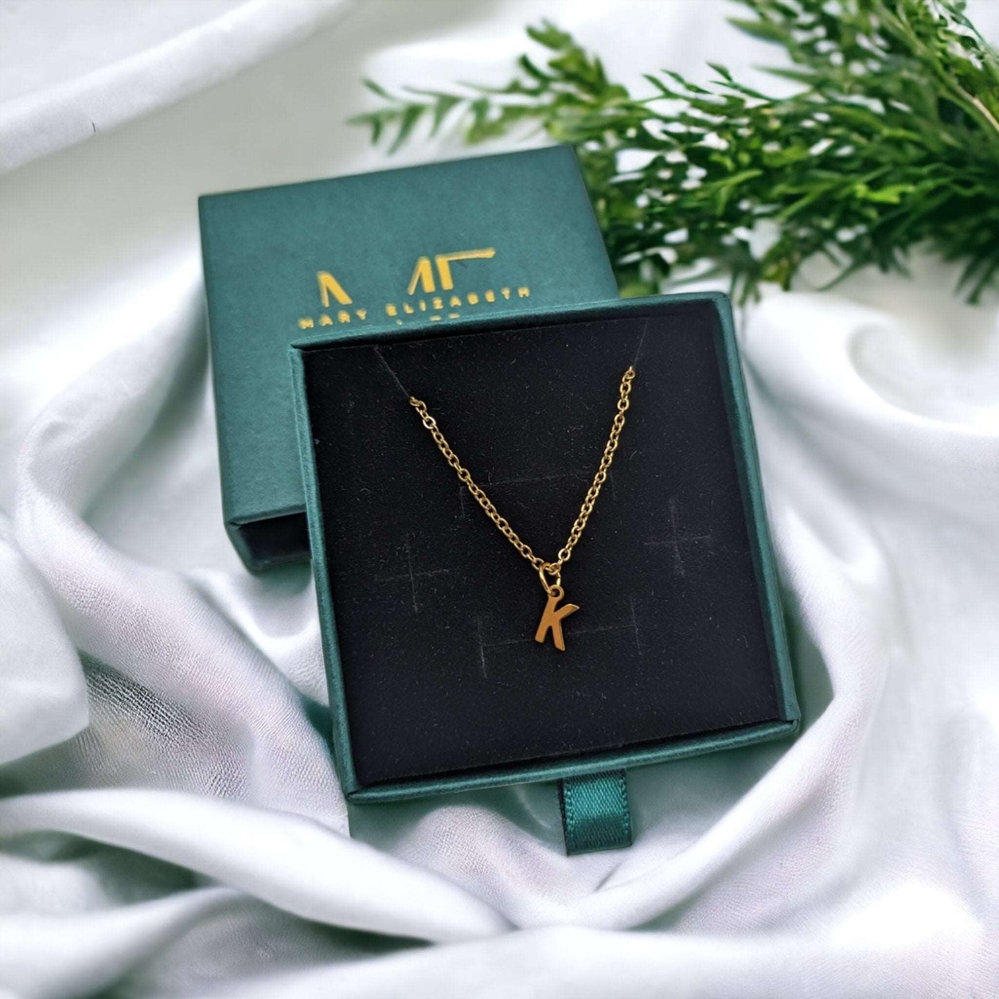 Gold initial letter charm - Trend Tonic