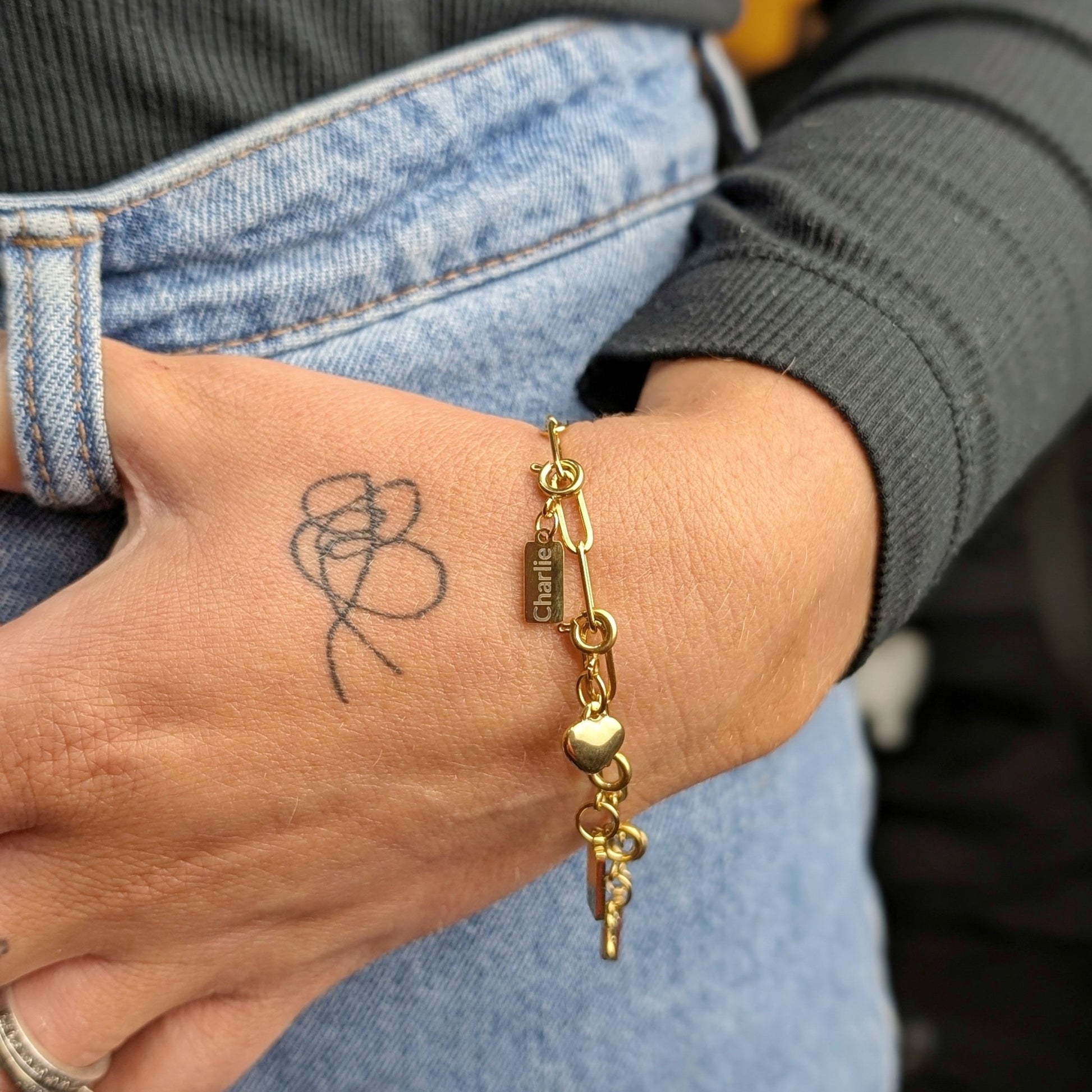 Gold paperclip charm bracelet - Trend Tonic