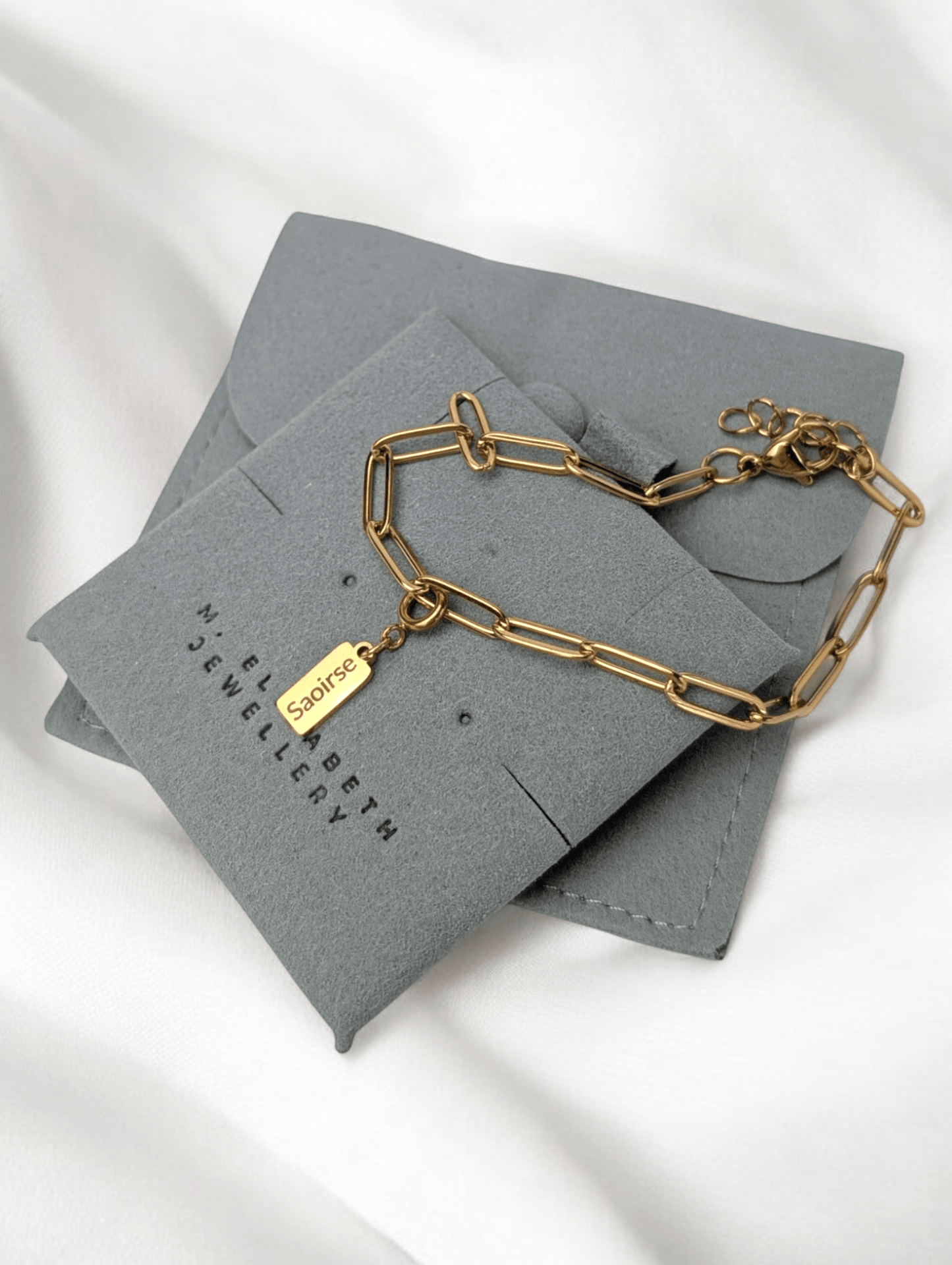 Gold paperclip charm bracelet - Trend Tonic