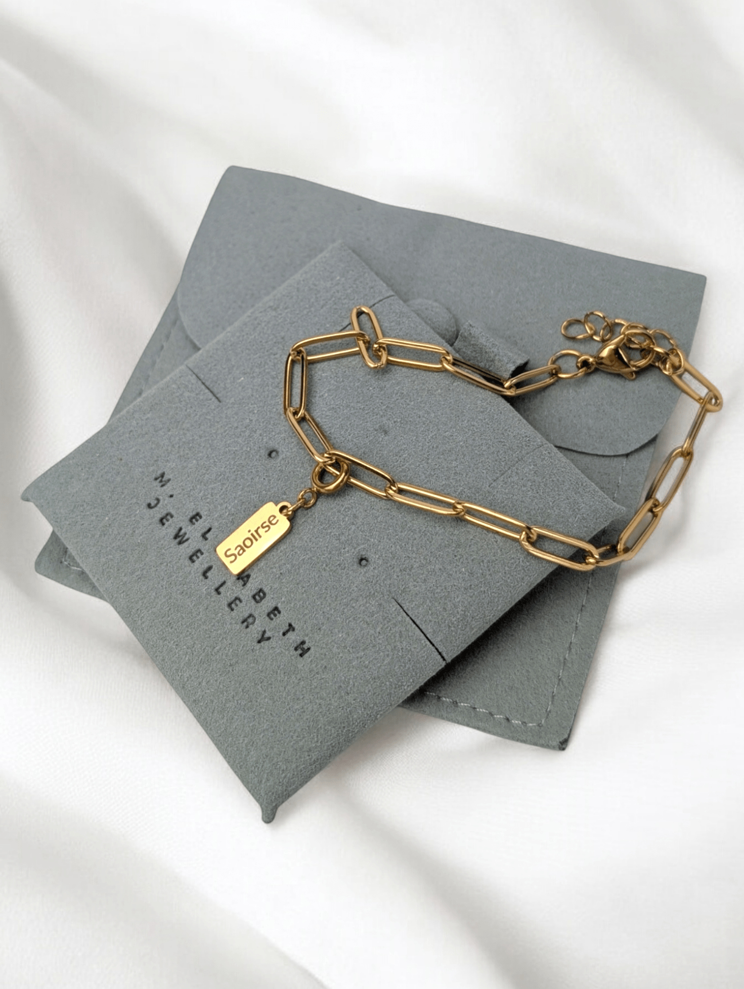 Gold paperclip charm bracelet - Trend Tonic