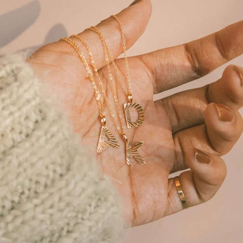 Gold sunbeam initial charm - Trend Tonic