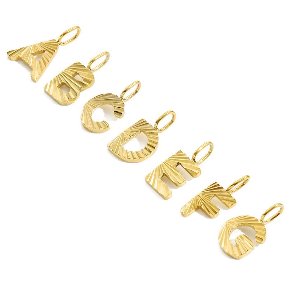 Gold sunbeam initial charm - Trend Tonic