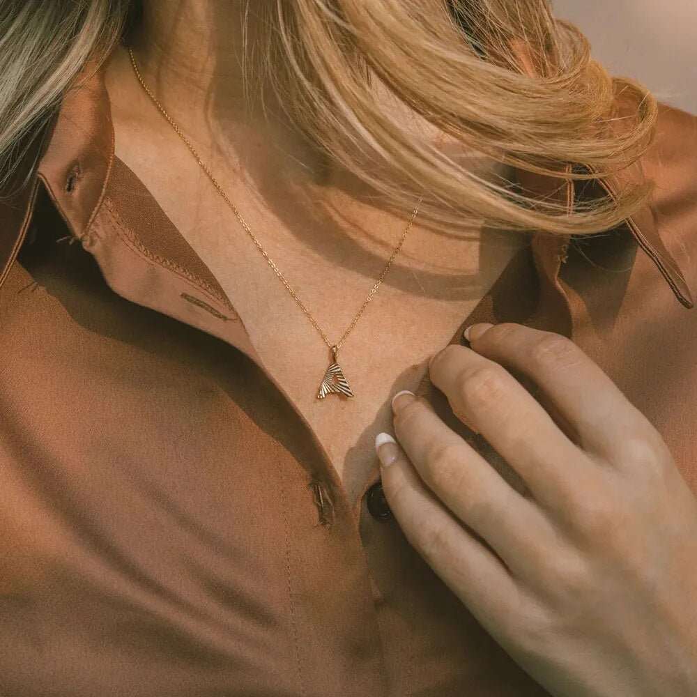 Gold sunbeam initial charm - Trend Tonic