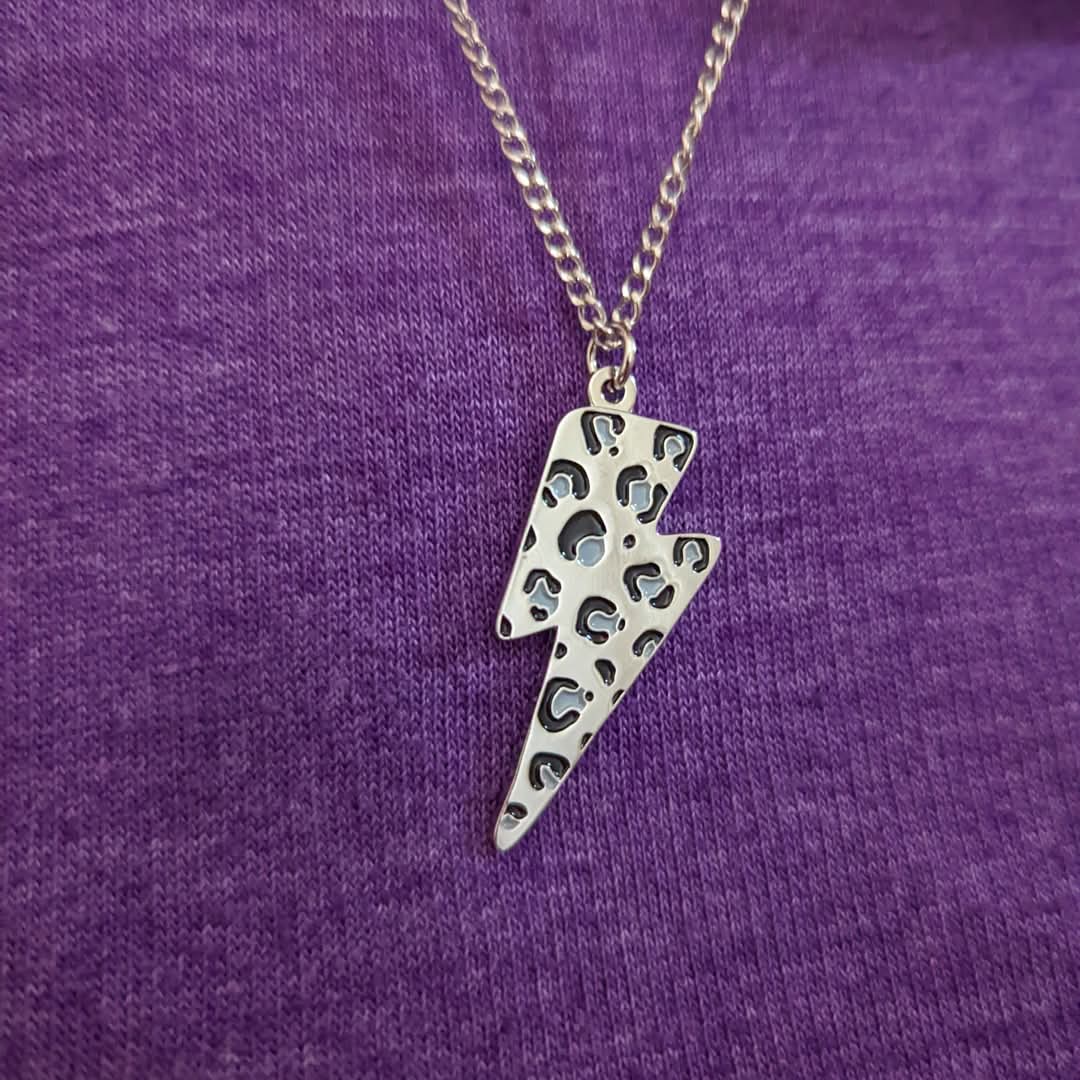 Leopard lightning bolt necklace - Trend Tonic