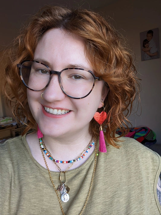 Metallic red and pink tassel earrings - Trend Tonic