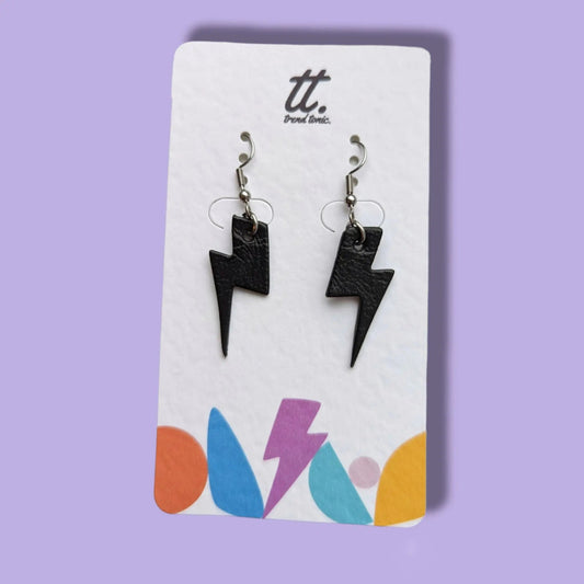 Mini black cork lightning bolt earrings - Trend Tonic