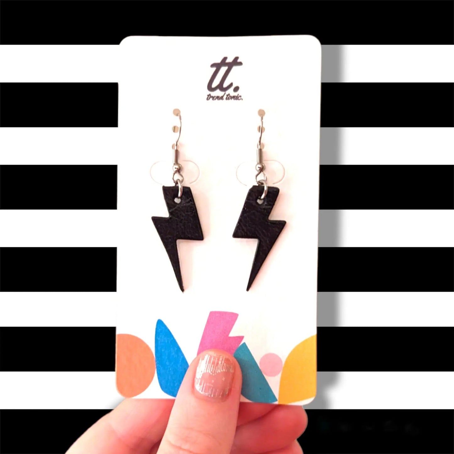 Mini black cork lightning bolt earrings - Trend Tonic