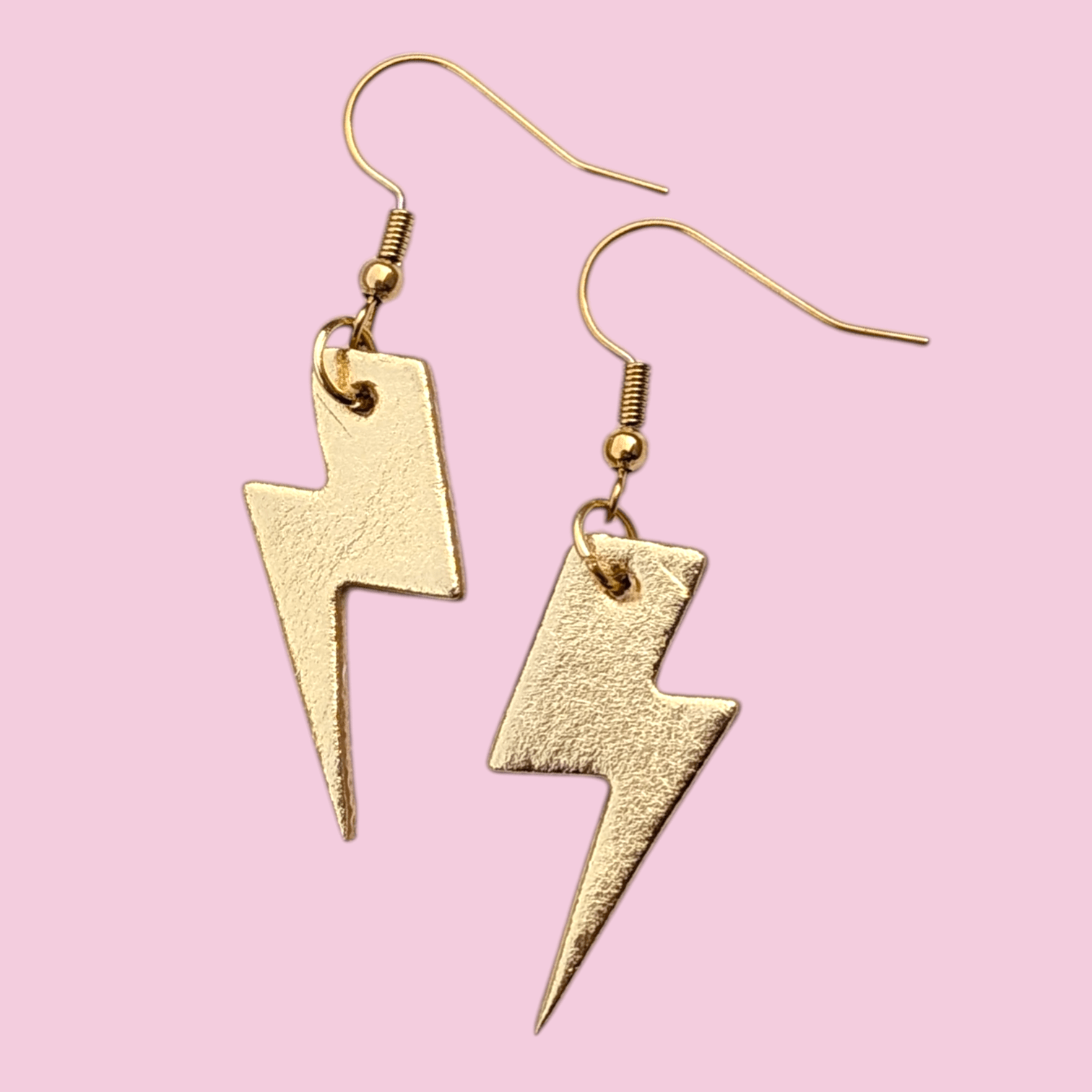 Mini gold and leopard print lightning bolt earrings - Trend Tonic