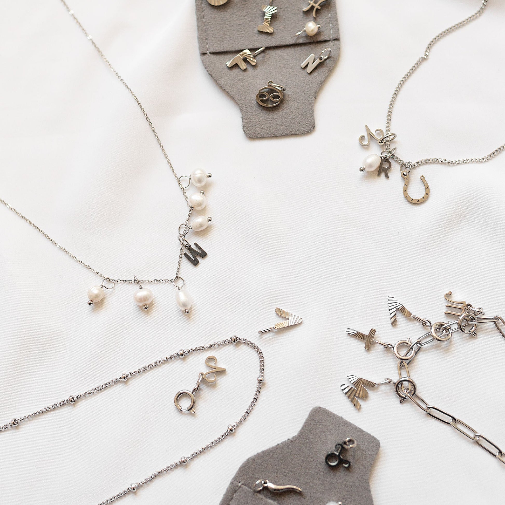 Silver sunbeam initial charm - Trend Tonic