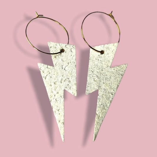 Metallic gold cork lightning bolt hoop earrings - Trend Tonic 