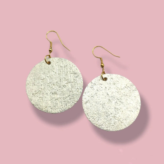 Textured gold disc earrings - Trend Tonic 
